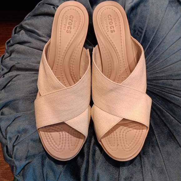 Crocs Wedge Sandal Crocs Leigh II XStrap Wedge Beige beach vacation Size W10 - Picture 2 of 6